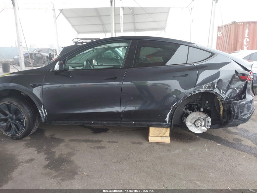 2024 Tesla Model Y Long Range Dual Motor All-Wheel Drive/Rwd VIN: 7SAYGDED1RF121204 Lot: 43604834