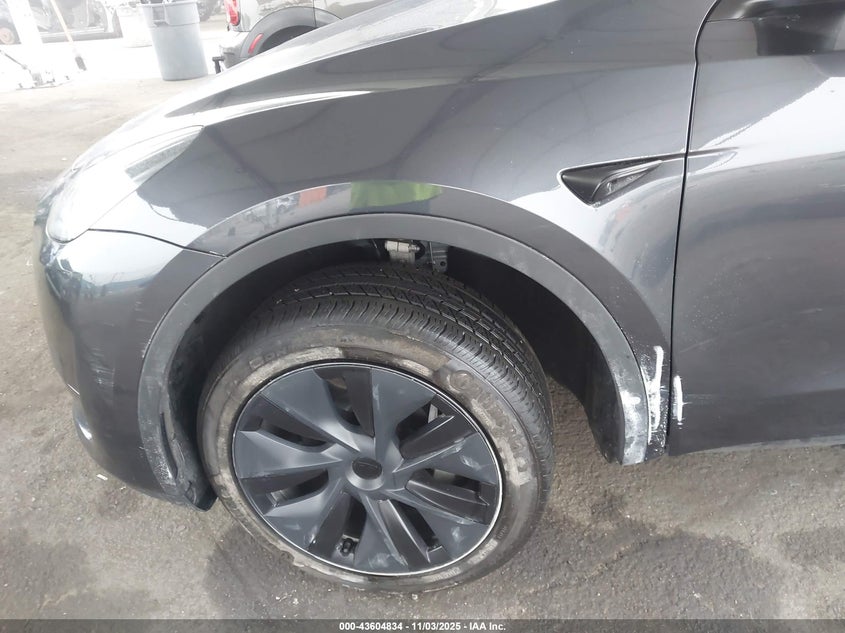 2024 Tesla Model Y Long Range Dual Motor All-Wheel Drive/Rwd VIN: 7SAYGDED1RF121204 Lot: 43604834