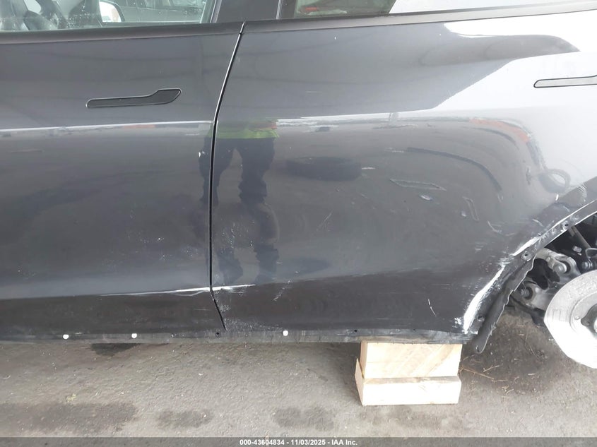 2024 Tesla Model Y Long Range Dual Motor All-Wheel Drive/Rwd VIN: 7SAYGDED1RF121204 Lot: 43604834