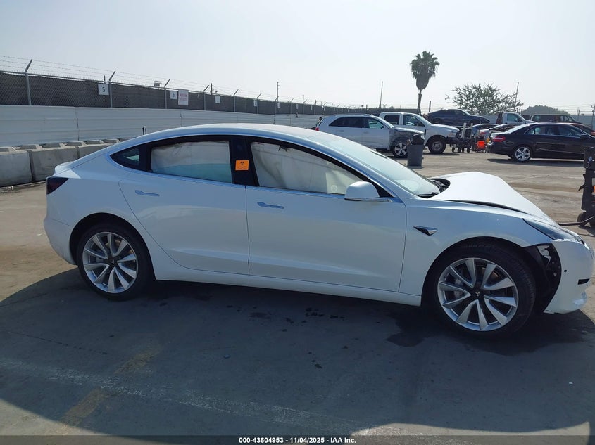 2018 Tesla Model 3 Long Range/Performance VIN: 5YJ3E1EBXJF111642 Lot: 43604953