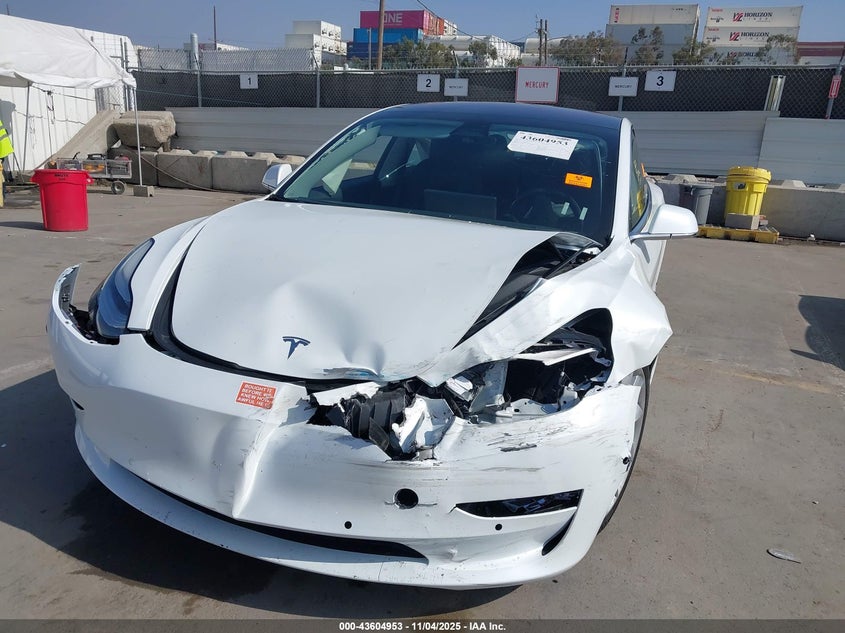 2018 Tesla Model 3 Long Range/Performance VIN: 5YJ3E1EBXJF111642 Lot: 43604953