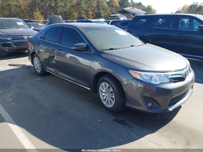TOYOTA CAMRY HYBRID LE