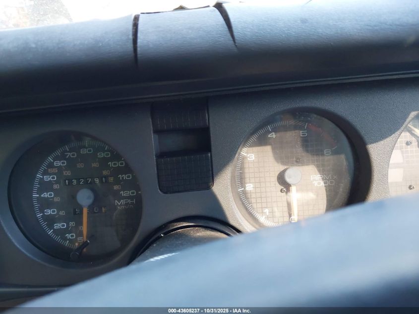 1991 Pontiac Firebird Formula VIN: 1G2FS23E5ML215809 Lot: 43605237