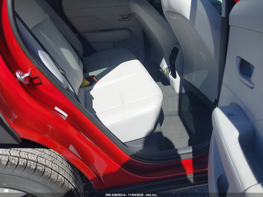 2025 HYUNDAI KONA SEL KM8HBCAB8SU308975