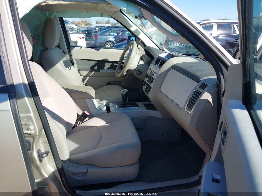 4M2CN8B77AKJ29019 2010 MERCURY MARINER photo no. 5