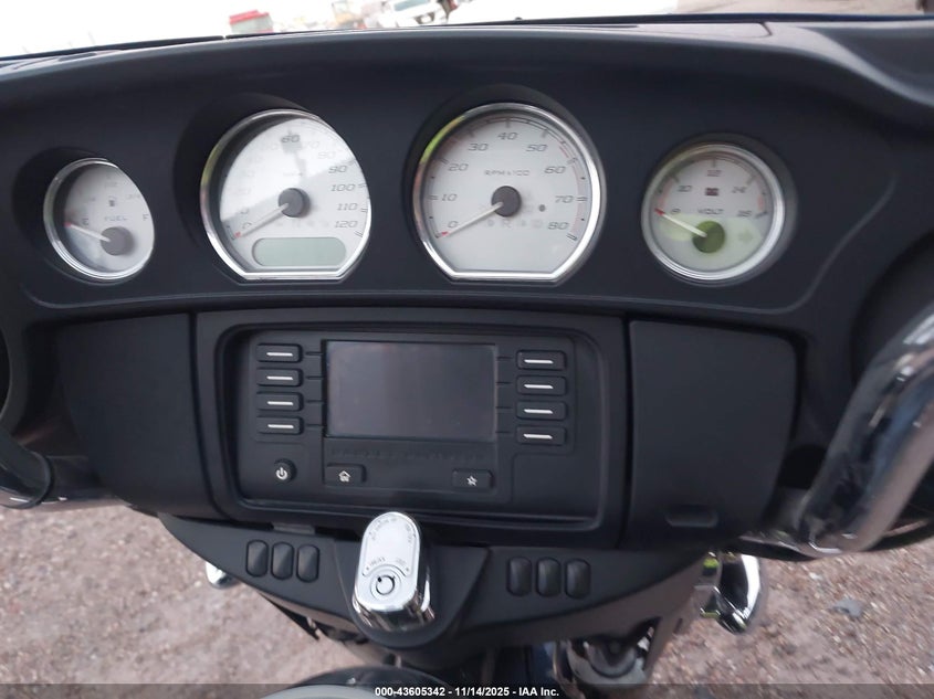 2014 HARLEY-DAVIDSON FLHX STREET GLIDE - 1HD1KBM15EB690660