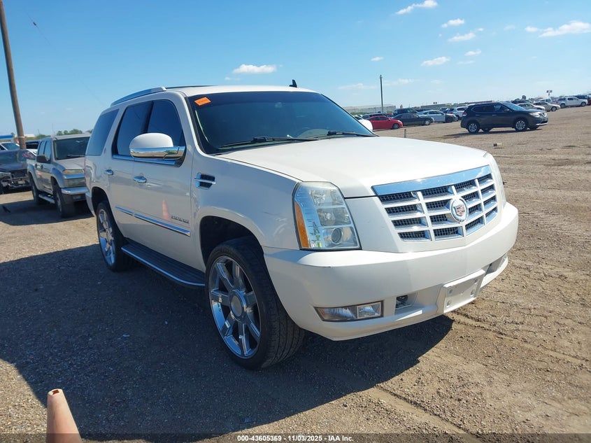 CADILLAC ESCALADE LUXURY