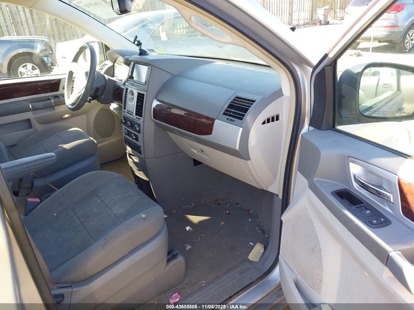 2A4RR5D11AR442560 2010 CHRYSLER TOWN & COUNTRY photo no. 5
