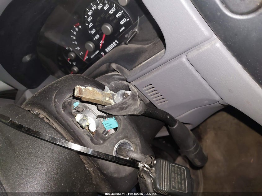 2004 Ford Explorer Xls VIN: 1FMZU72K94ZA09649 Lot: 43605671