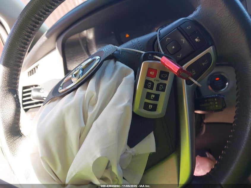 2018 TOYOTA SIENNA XLE PREMIUM 8 PASSENGER 5TDYZ3DC7JS923119