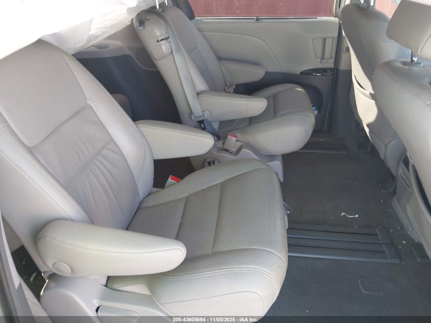 2018 TOYOTA SIENNA XLE PREMIUM 8 PASSENGER 5TDYZ3DC7JS923119