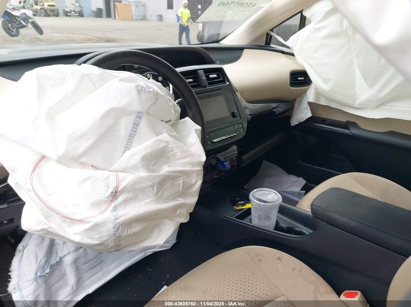 2019 TOYOTA PRIUS LE JTDKARFU4K3082143