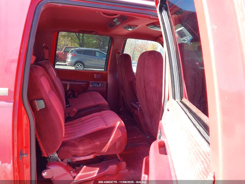 1994 Chevrolet Suburban K1500 VIN: 1GNFK16K3R1405481 Lot: 43605779