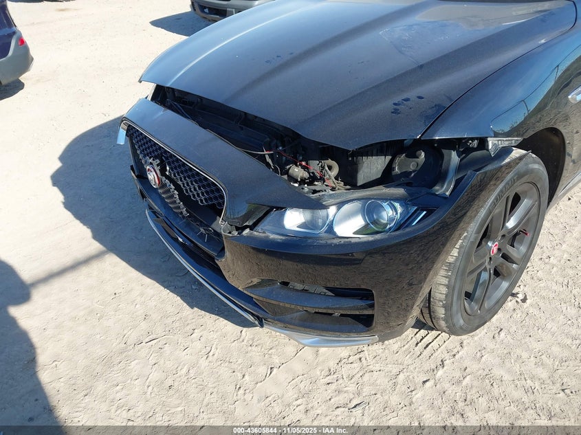 2018 Jaguar F-Pace 30T Premium VIN: SADCJ2GX3JA236229 Lot: 43605844