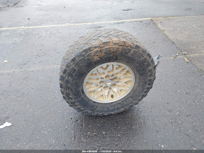 2000 Jeep Cherokee Classic VIN: 1J4FF58S6YL240427 Lot: 43605869