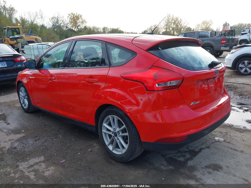 2015 FORD FOCUS SE - 1FADP3K25FL233205