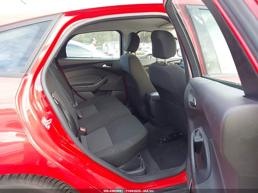 2015 FORD FOCUS SE - 1FADP3K25FL233205