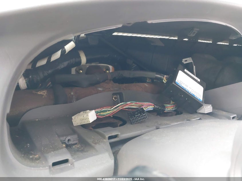 2003 Toyota Sequoia Sr5 V8 VIN: 5TDBT44A23S143544 Lot: 43606017