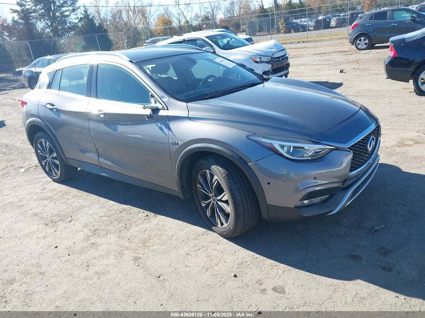 INFINITI QX30 PREMIUM