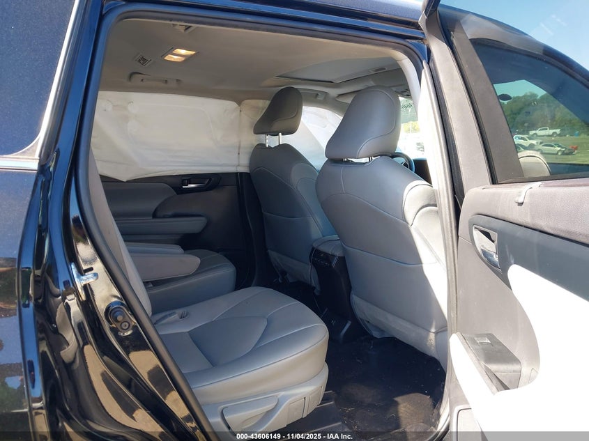 VIN 5TDGZRBHXMS069910 2021 TOYOTA HIGHLANDER XLE