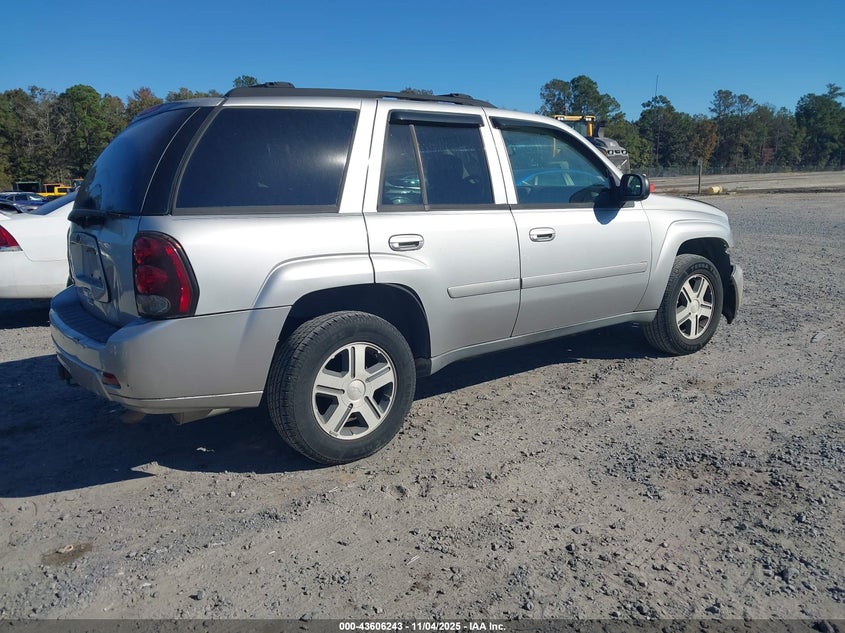 1GNDT13S682217782 2008 CHEVROLET TRAILBLAZER photo no. 4
