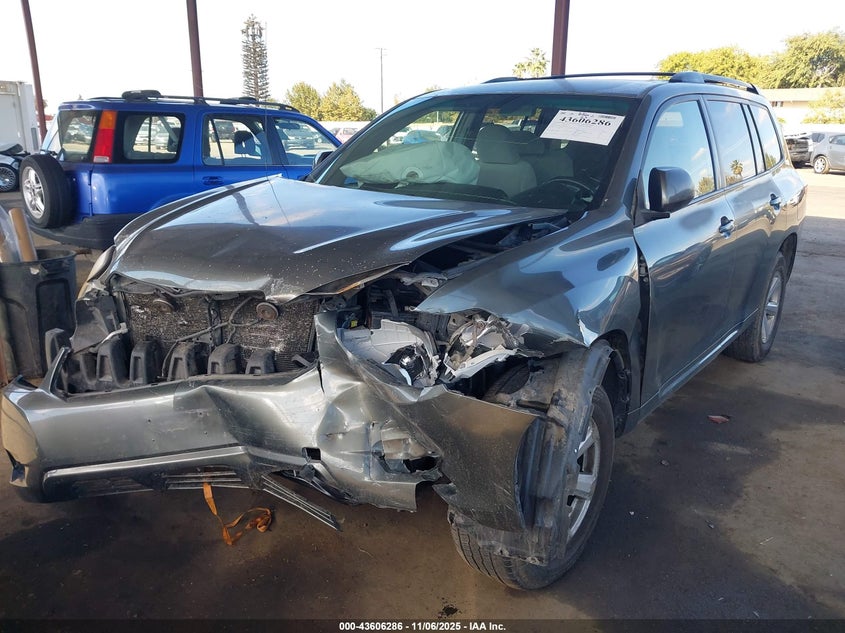 JTEES41A282079584 2008 TOYOTA HIGHLANDER photo no. 2
