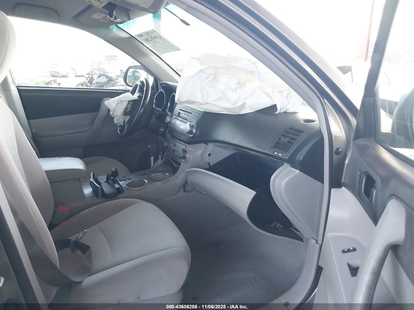 JTEES41A282079584 2008 TOYOTA HIGHLANDER photo no. 5