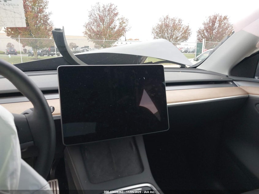 2025 Tesla Model Y Performance Dual Motor All-Wheel Drive VIN: 7SAYGDEF1SA336487 Lot: 43606363