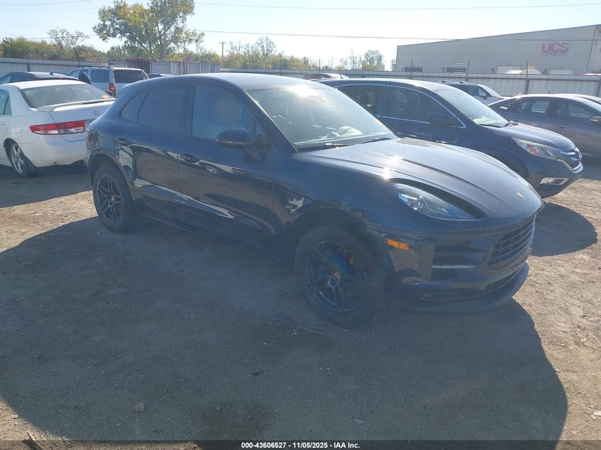 PORSCHE MACAN