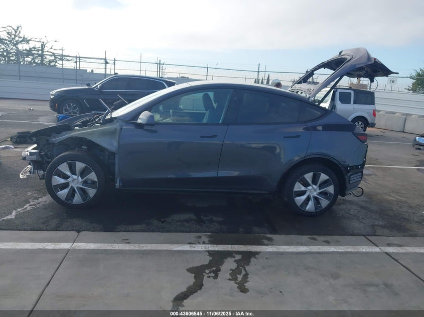 2023 Tesla Model Y Rwd VIN: 7SAYGDED0PF960208 Lot: 43606545