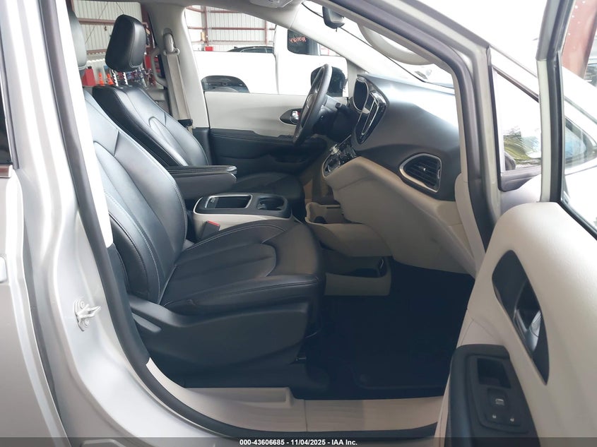 2024 CHRYSLER PACIFICA TOURING L - 2C4RC1BG4RR148105