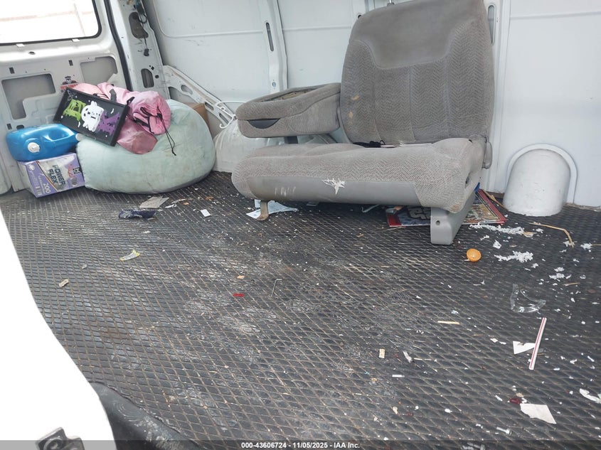 2000 Chevrolet Express VIN: 1GCFG15W3Y1249746 Lot: 43606724