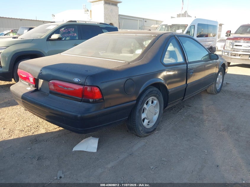 1993 FORD THUNDERBIRD auction photo 4