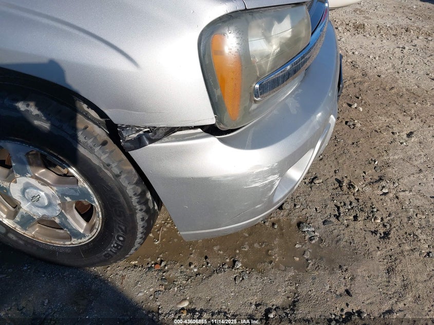 1GNDT13S742133139 2004 CHEVROLET TRAILBLAZER photo no. 11