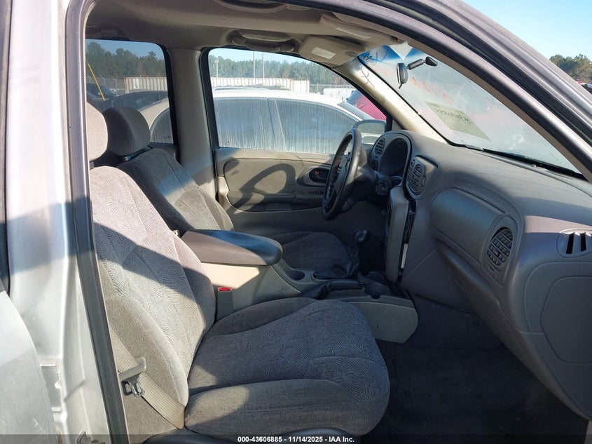 1GNDT13S742133139 2004 CHEVROLET TRAILBLAZER photo no. 5