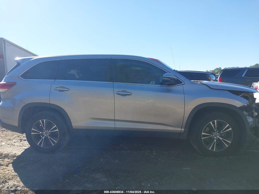 TOYOTA HIGHLANDER - zdjęcie 13