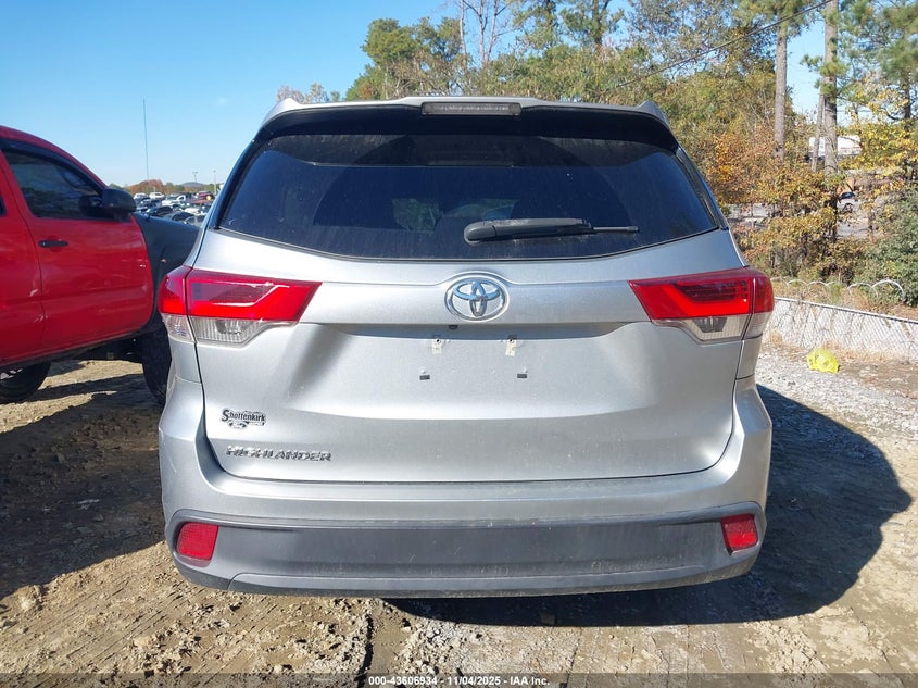 TOYOTA HIGHLANDER - zdjęcie 16