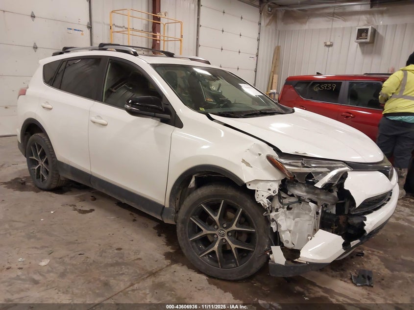 2017 TOYOTA RAV4 SE - JTMJFREV9HD216901
