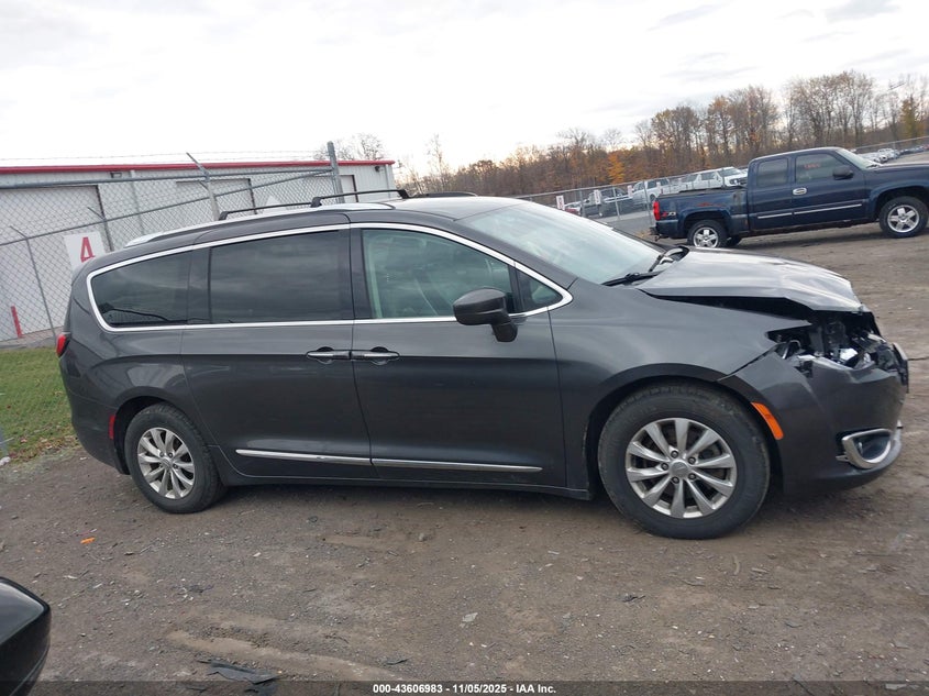 2019 Chrysler Pacifica Touring L VIN: 2C4RC1BG5KR613450 Lot: 43606983