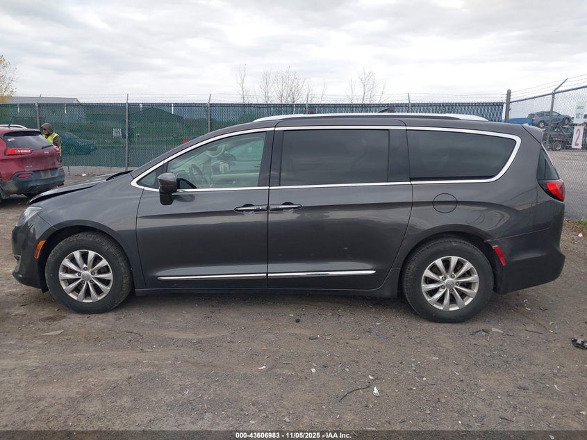 2019 Chrysler Pacifica Touring L VIN: 2C4RC1BG5KR613450 Lot: 43606983
