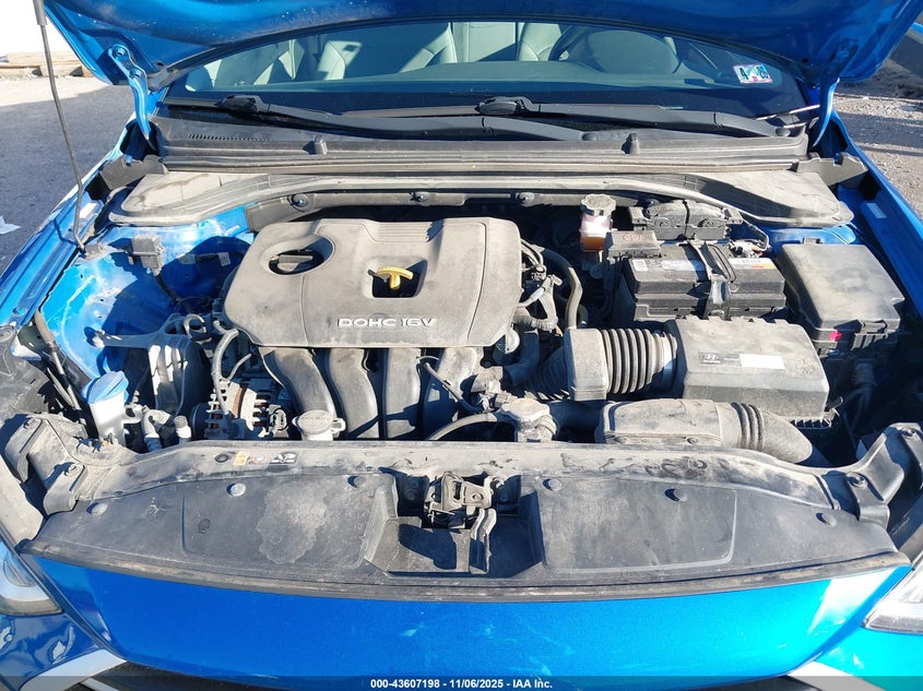 2017 HYUNDAI ELANTRA SE KMHD74LF0HU090853