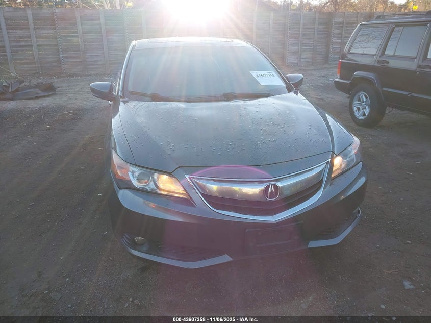 2013 Acura Ilx 2.0L VIN: 19VDE1F51DE013924 Lot: 43607358