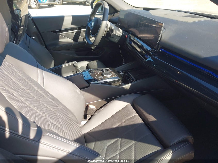 2025 BMW 530I xDrive VIN: WBA53FJ0XSCT87802 Lot: 43607554