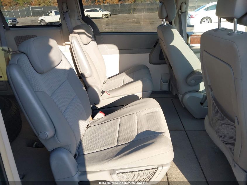 2010 Chrysler Town & Country Touring VIN: 2A4RR5D18AR373639 Lot: 43607684