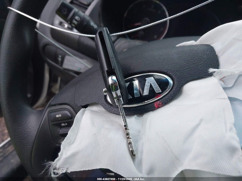 2017 Kia Forte Lx VIN: 3KPFK4A76HE013782 Lot: 43607898