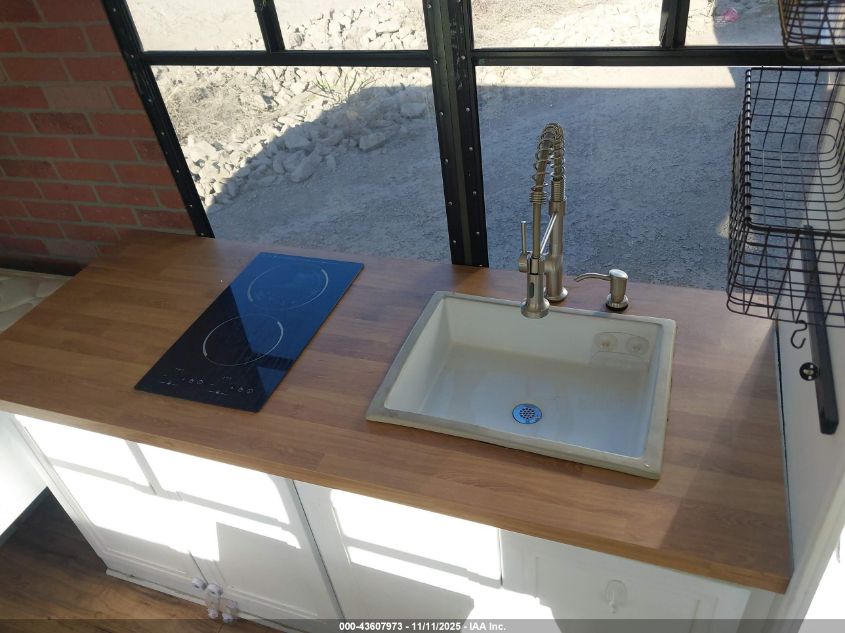 2003 Ford E-450 Cutaway Standard VIN: 1FDXE45S23HA62650 Lot: 43607973