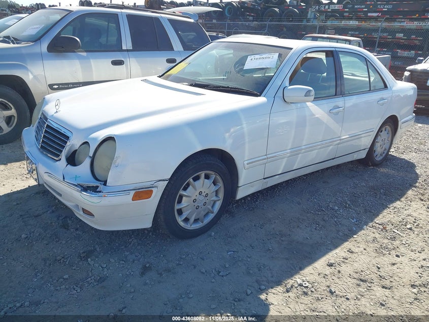 WDBJF65J51B211111 2001 MERCEDES-BENZ E-KLASSE photo no. 2
