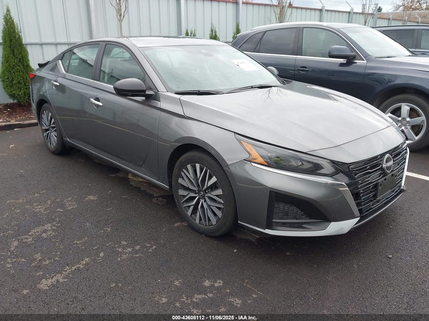 NISSAN ALTIMA SV FWD