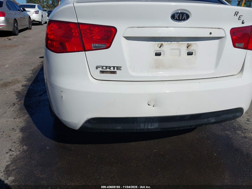 2010 Kia Forte Lx VIN: KNAFT4A22A5858709 Lot: 43608180