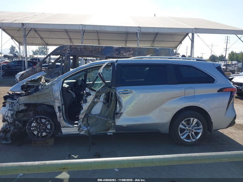 2024 TOYOTA SIENNA LIMITED 5TDZRKEC9RS183551